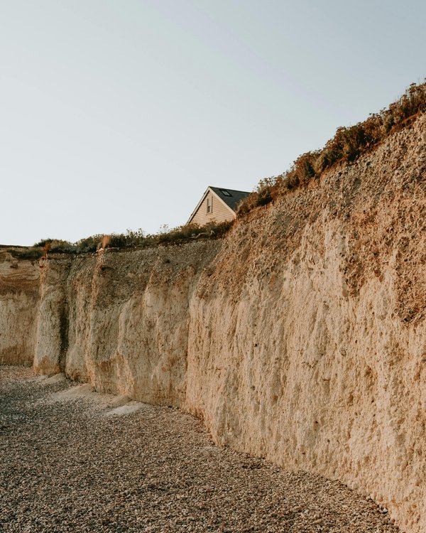 Le pieutage pour la stabilisation et le redressement : une solution durable des fondations